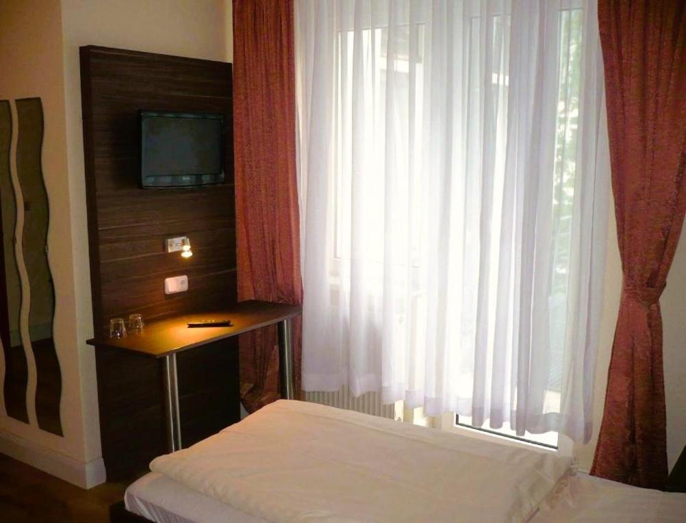 Hotel Ariana Cologne Extérieur photo