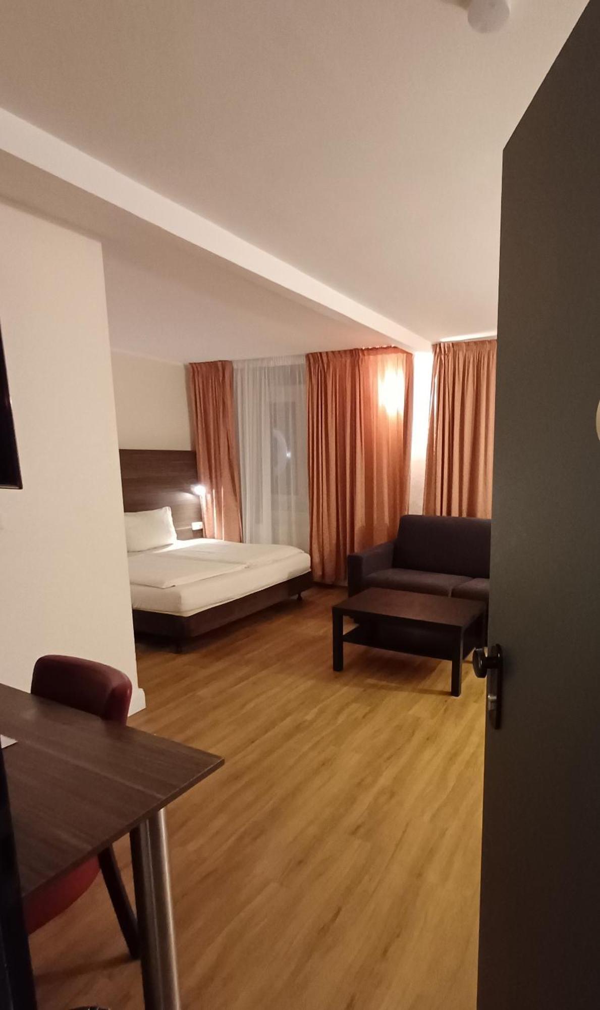Hotel Ariana Cologne Extérieur photo